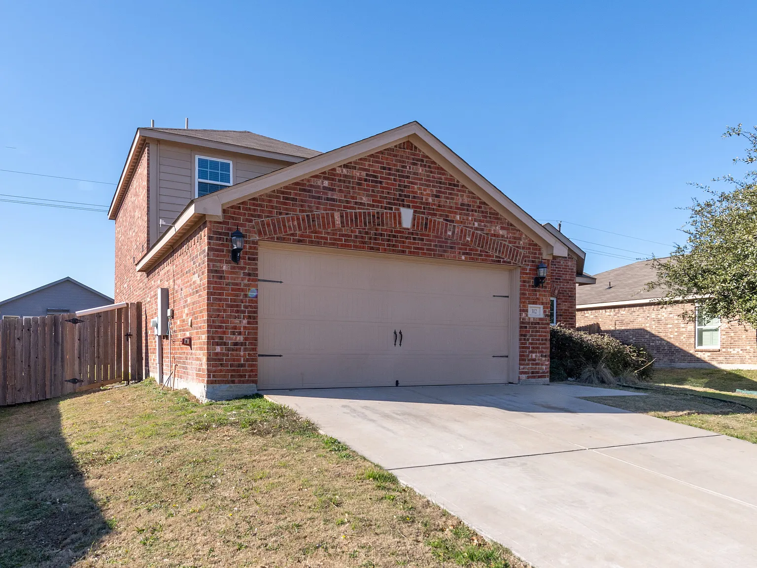 4 bed, 2.5 bath, 2170 sqft, $2,095 — Photo 3