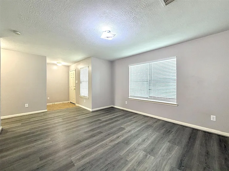 6415 Mountain Pines Ln — Photo 4