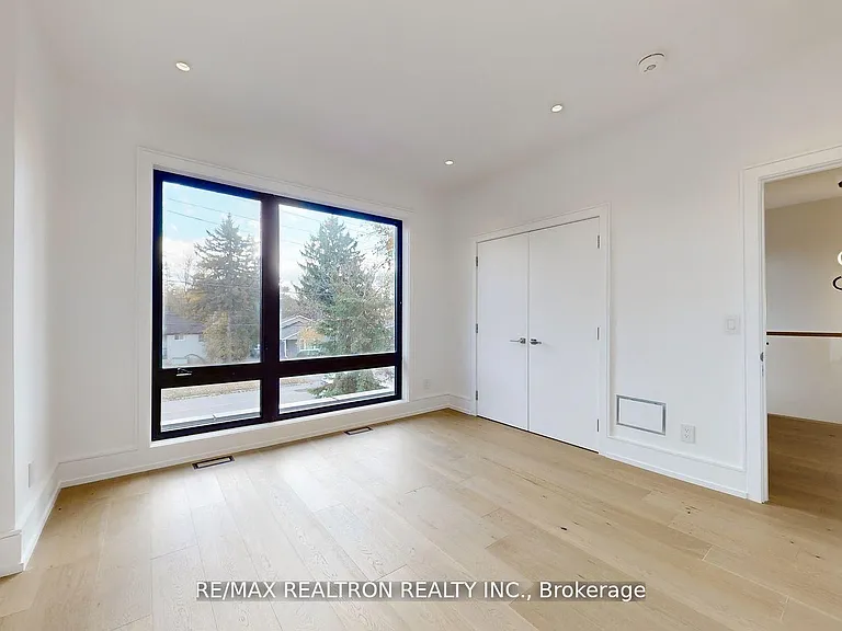 84 Murray Dr — Photo 27