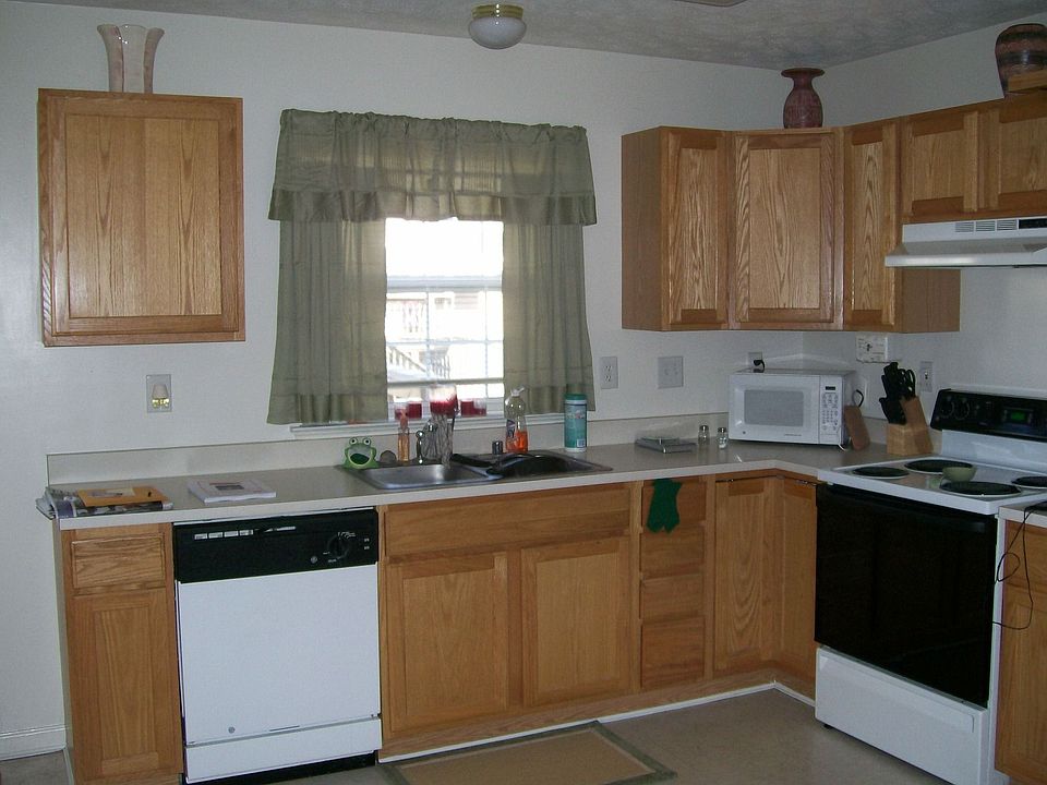 Eat-In Kitchen