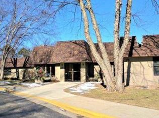 1000 Cannon Valley Dr APT 120, Northfield, MN 55057