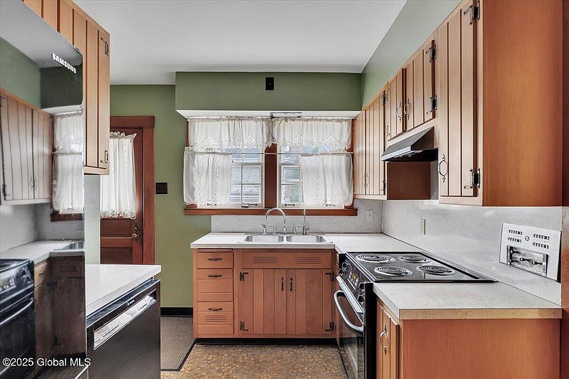 3rd image of 22 Hackett Avenue