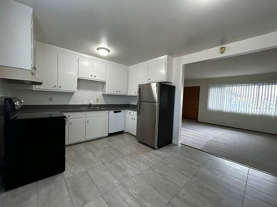 1st image of 939 Lexington Ave APT 12