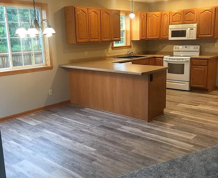 411 Darlene Dr — Photo 4
