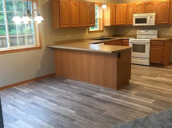 411 Darlene Dr, Waukesha, WI 53189