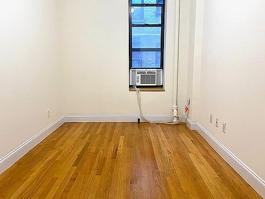 3rd image of 231 E 50th St #17