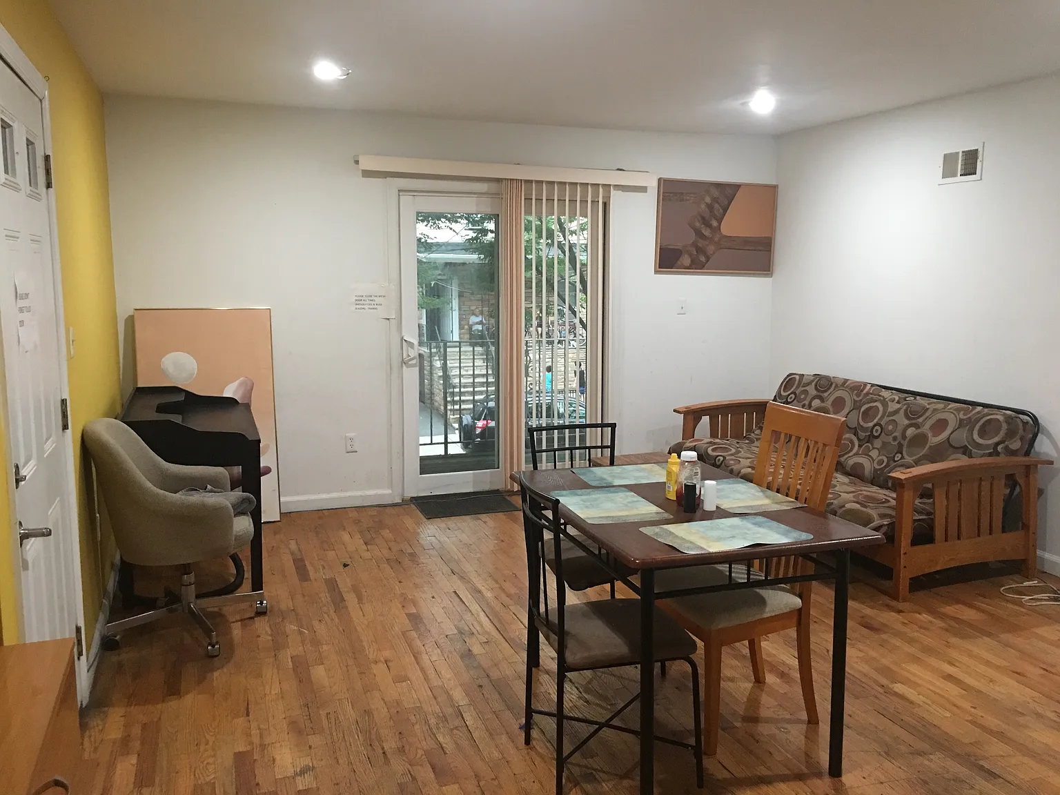 5 bed, 2500 sqft, $685 — Photo 2