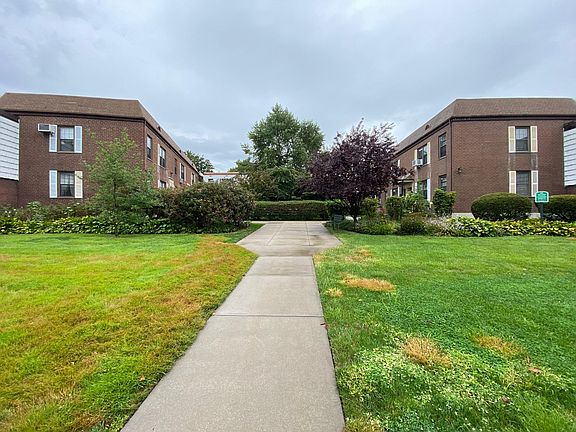2nd image of 7107A Park Dr E #A