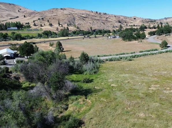 173 & 174 Redwood St, Hornbrook, CA 96044