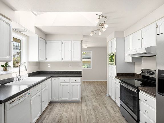 Beautiful efficient kitchen