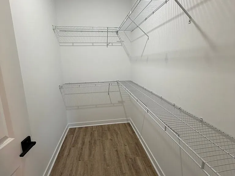 2434 Quentin Ave S — Photo 15