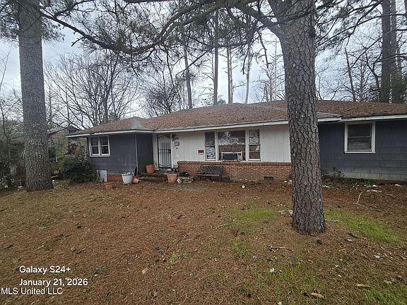 2nd image of 2555 Belvedere Dr