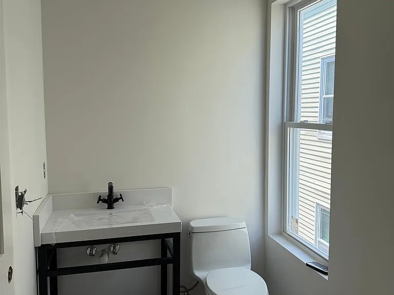83 Marion St #2 — Photo 7