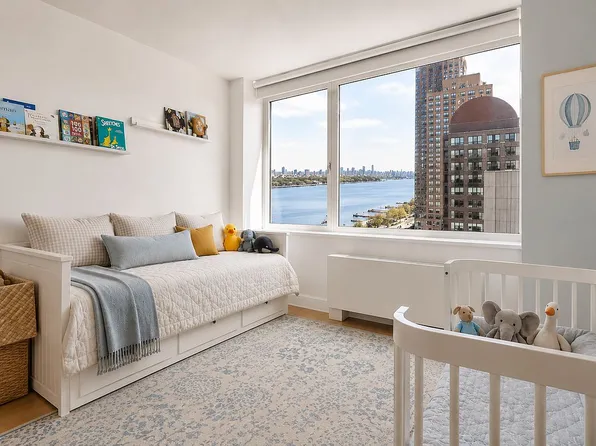 100 Riverside Blvd APT 25B, New York, NY 10069