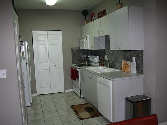 4th image of 9816 Kamena Cir