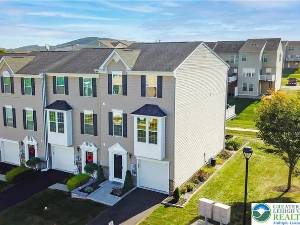 9 Red Rose Ln, Easton, PA 18045