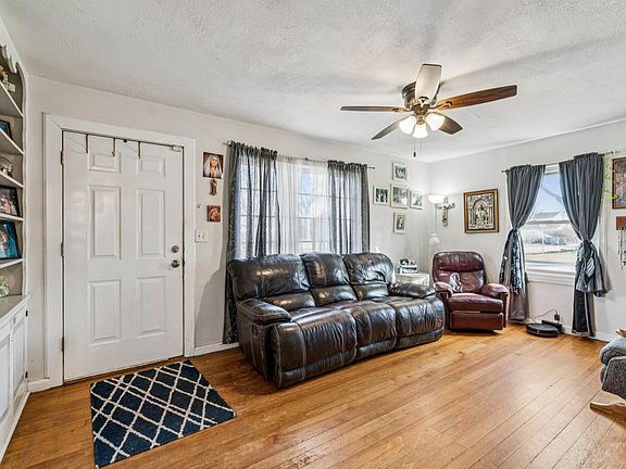 4th image of 124 Halstead St