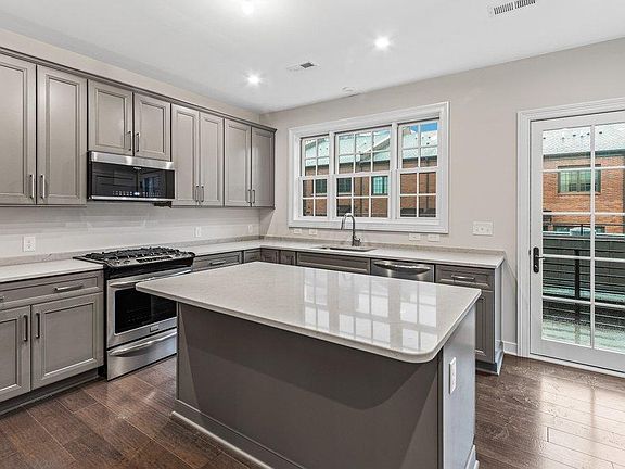 4th image of 80 Normandy Ave #Townhouse 68