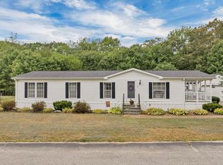 32 Country Ln, Fremont, NH 03044