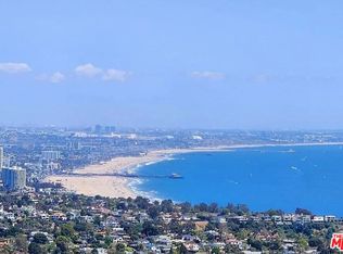 16605 W Merivale Ln, Pacific Palisades, CA 90272