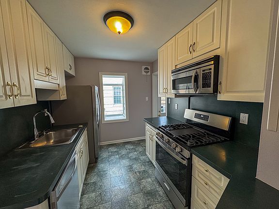 4th image of 1866 Hyland St