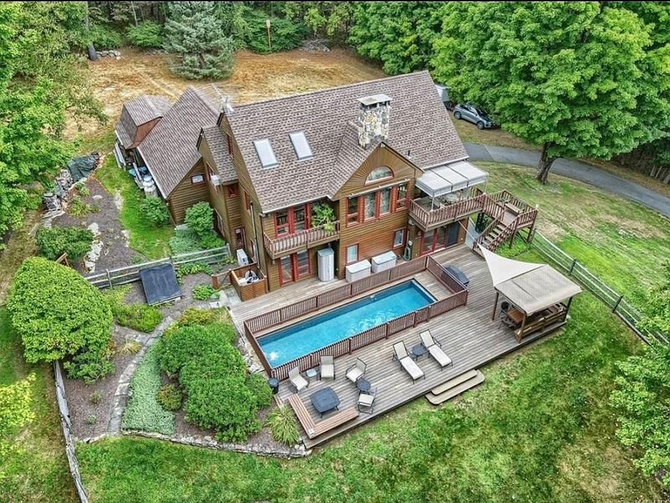 1st image of 30 Deer Hill Ct