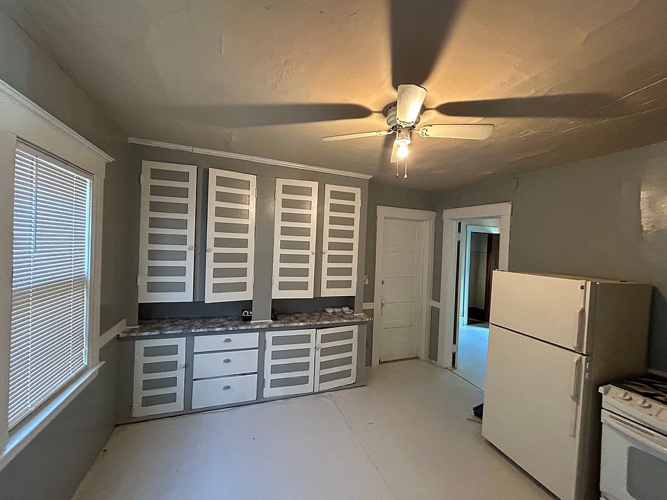 1st image of 136 Elmhurst Ave #2