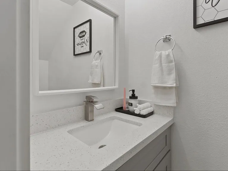 7608 Easter St — Photo 10