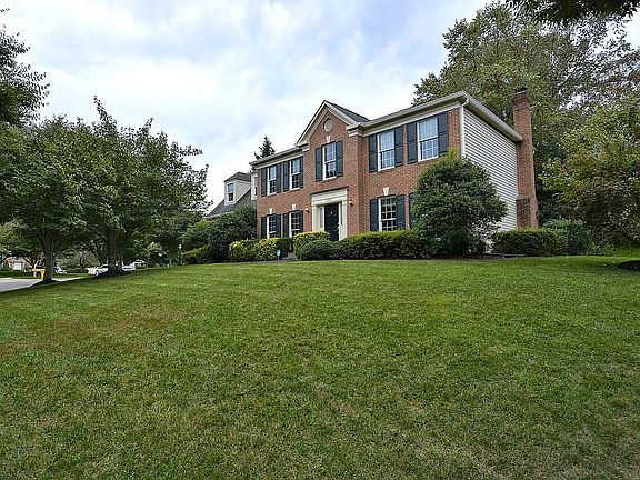 4th image of 8292 Highglade Ct