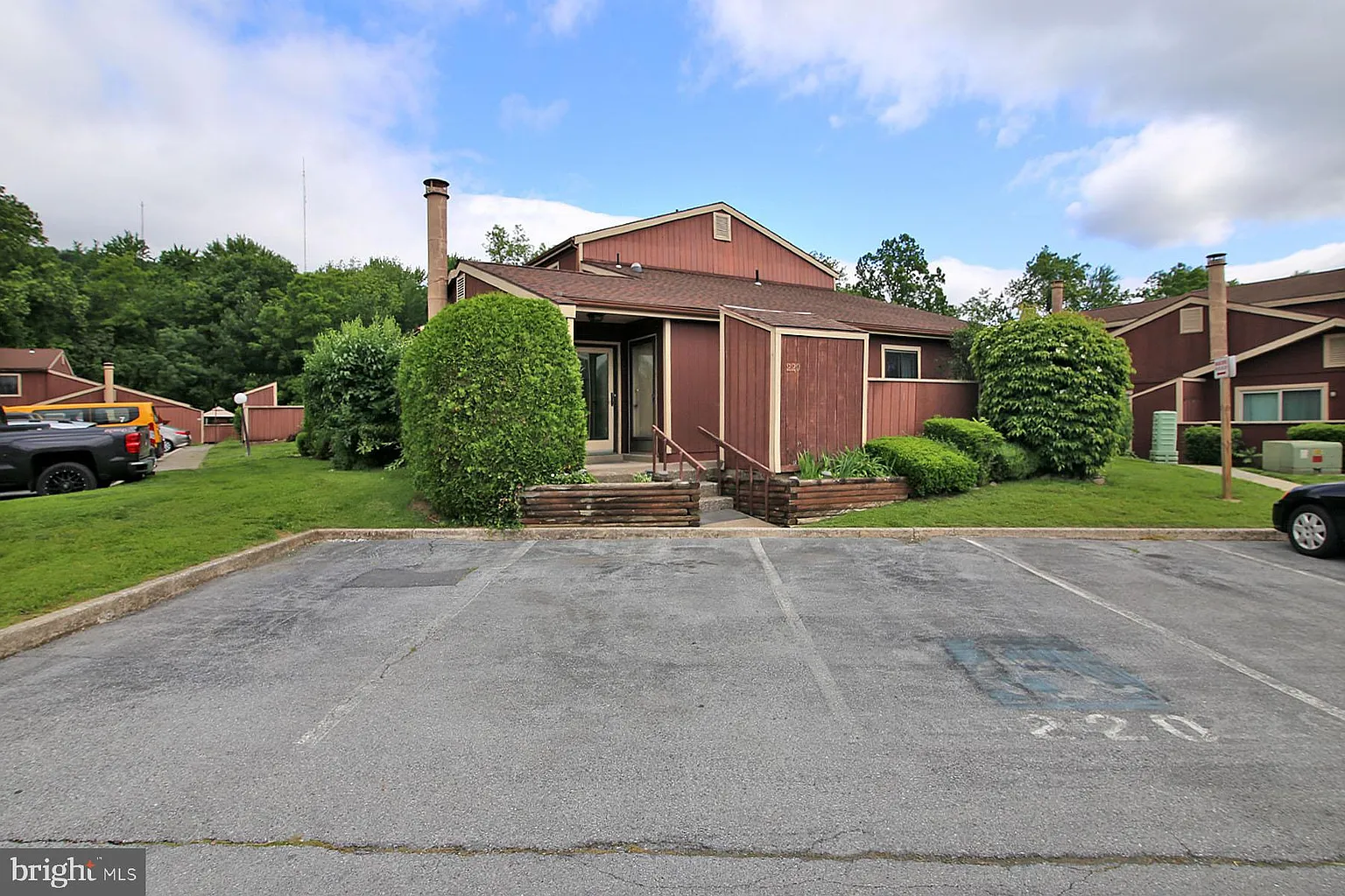 220 Brian Dr photo 1