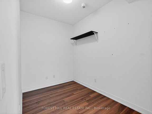 5th image of 30 Samuel Wood Way #1708