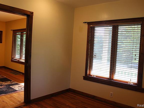 4th image of 5812 Belgrave Ave