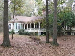 22 Edgewood Dr, Saint Matthews, SC 29135