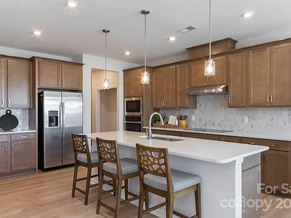 1st image of 5806 Strathmore Ct