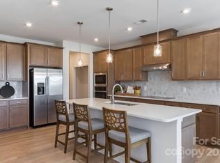 5806 Strathmore Ct, Charlotte, NC 28215