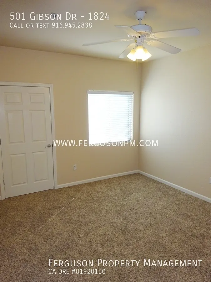 Upper Level Condo with Newer Carpet, Paint and a Garage — Photo 4