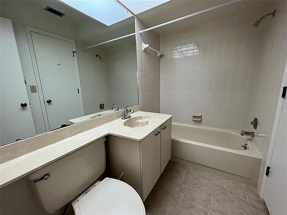 4th image of 5202 Myrtle Wood #1