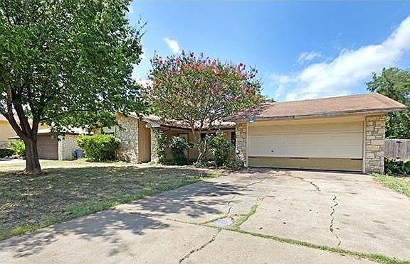 3rd image of 3103 Lynridge Dr