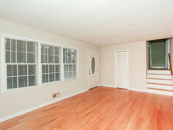 4th image of 3080 Mary Dr