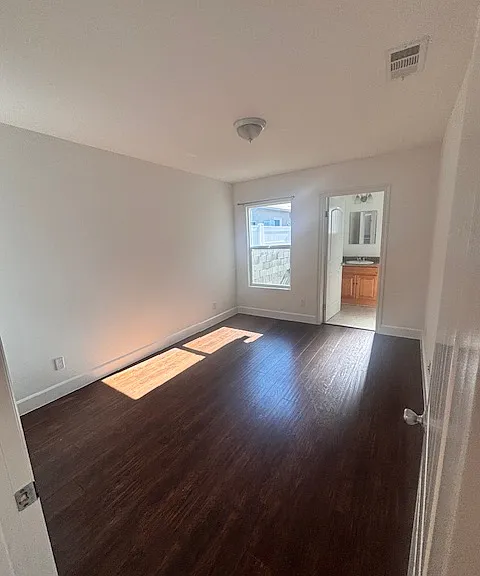 11241 Emelita St #TOP FLOOR — Photo 11