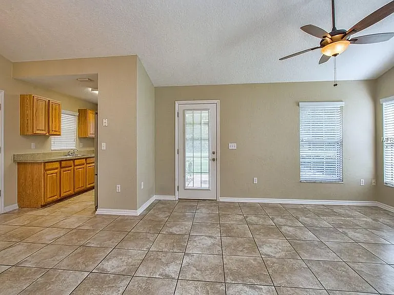 25024 Quaker Ridge Ave — Photo 8
