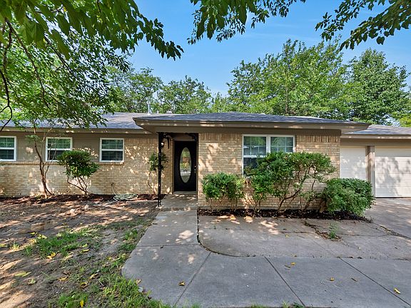 3rd image of 2833 Kingsbury Ave