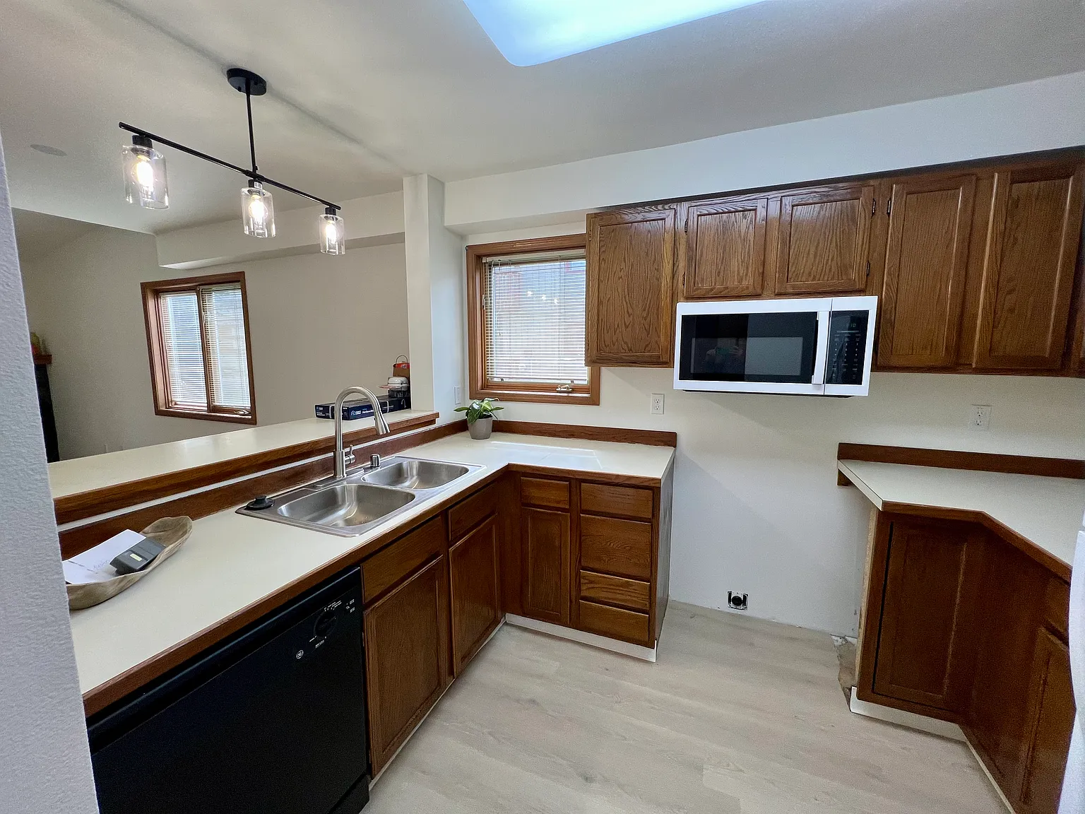 2 bed, 1.5 bath, 950 sqft, $2,300 — Photo 4