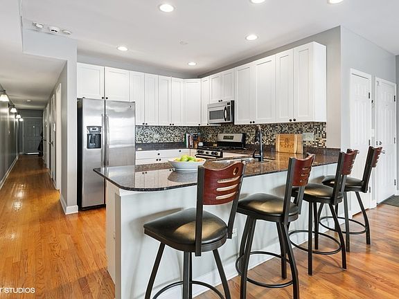 5th image of 2309 W Chicago Ave APT 3