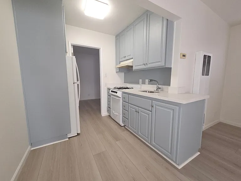 240-246 Cruzero St #244 — Photo 7