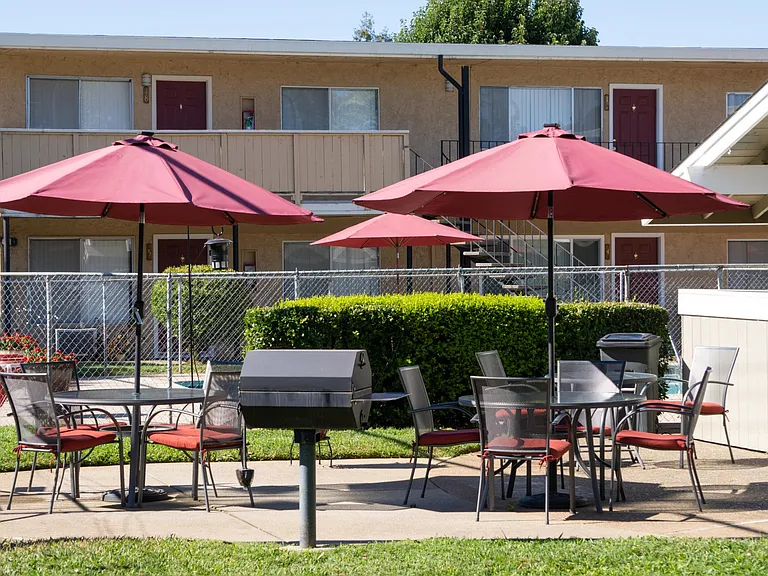 River's Bend Apartments — Photo 8