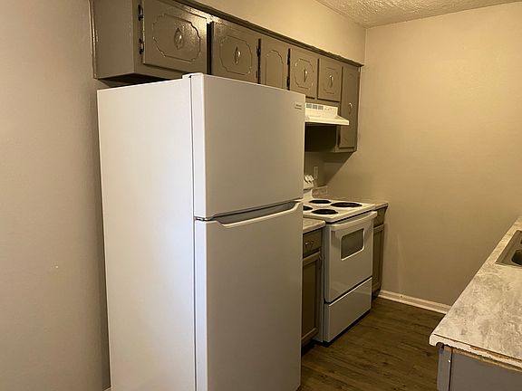 2nd image of 196 Greenfield Dr #8