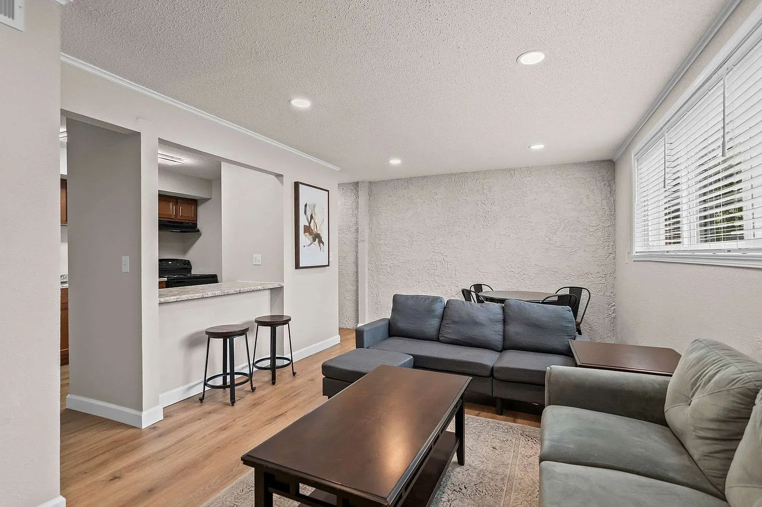 2 bed, 1.0 bath, 990 sqft, $2,447 — Photo 2