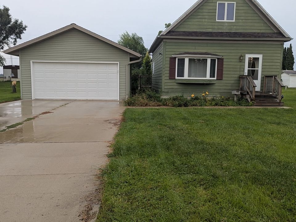 1075 Grove Ave Driveway