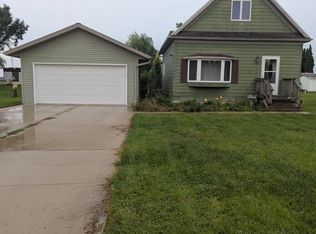 1075 Grove Ave, Garner, IA 50438